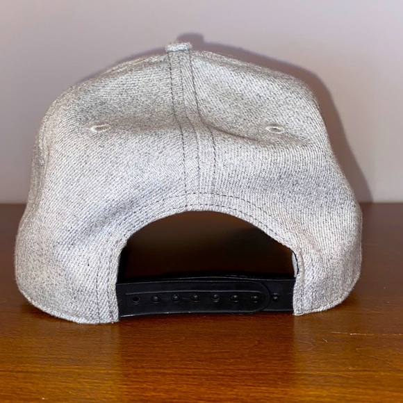 SnapBack grey hat from H&M - Picture 2 of 4